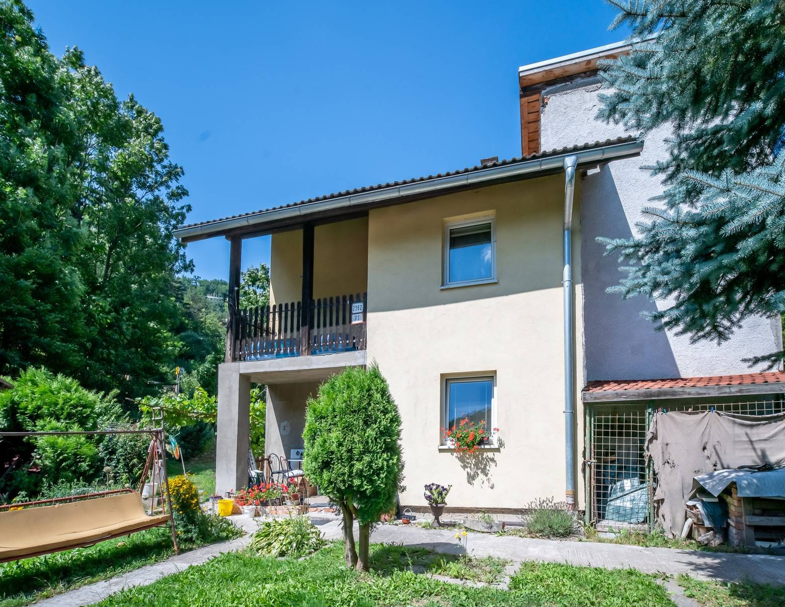 Na predaj, 4-6 izbový rodinný dom 160 m2, Zvolen - Neresnica