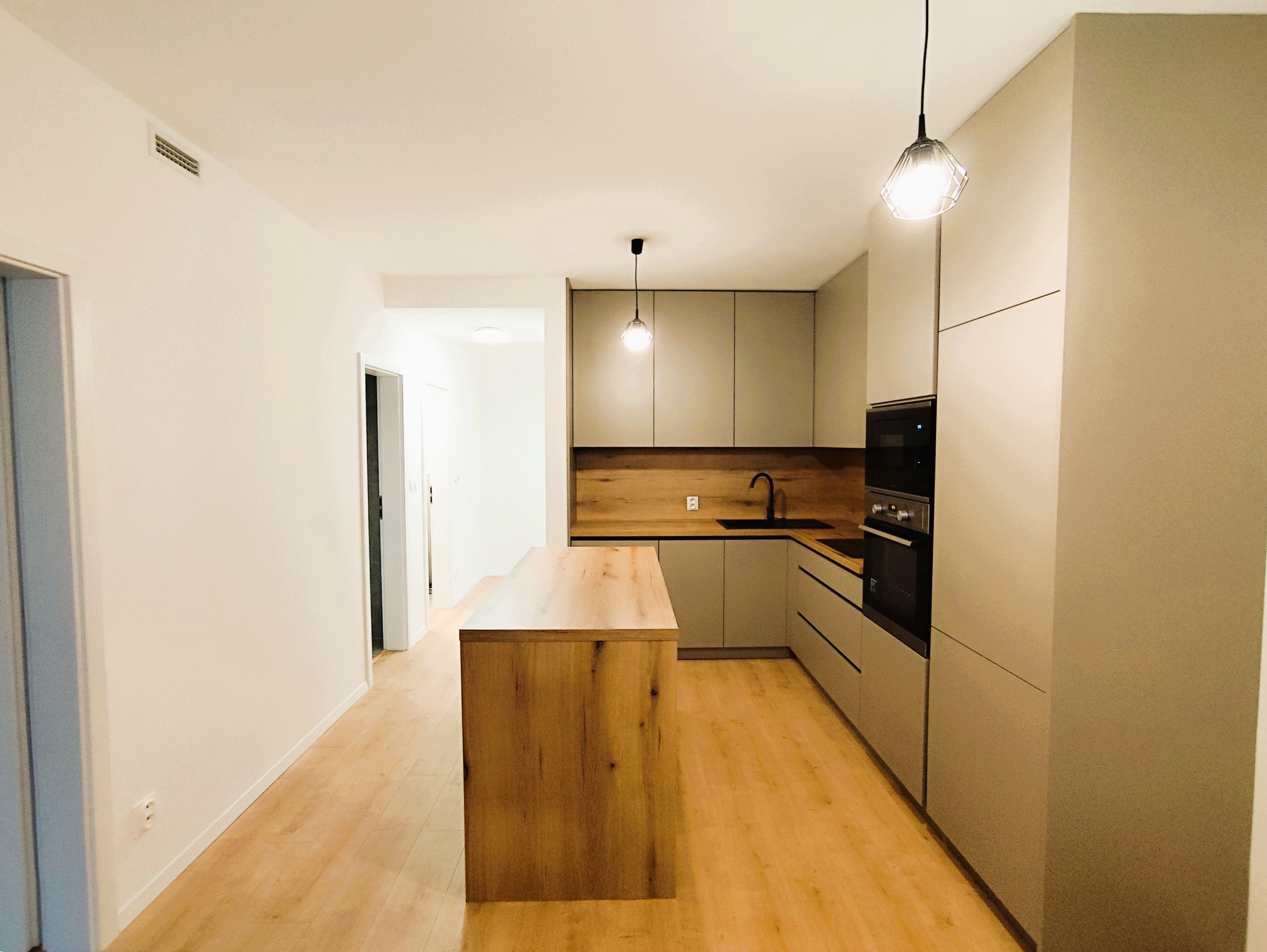 Na prenájom, 2i byt s balkónom v centre Zvolena, Kubániho