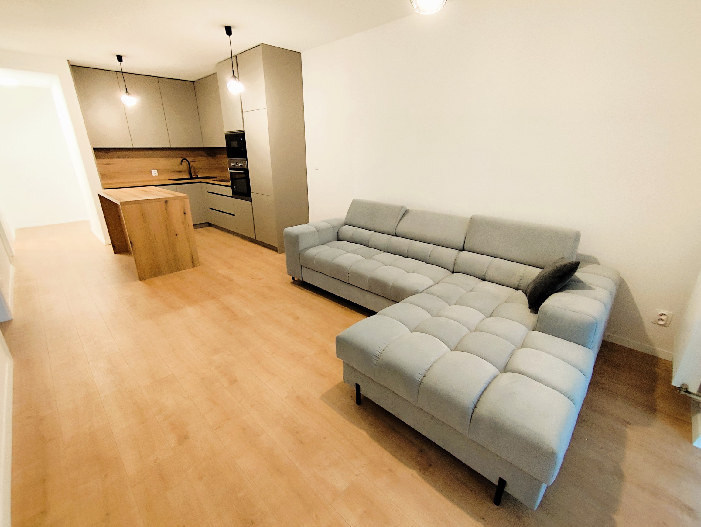 Na prenájom, 2i byt s balkónom v centre Zvolena, Kubániho