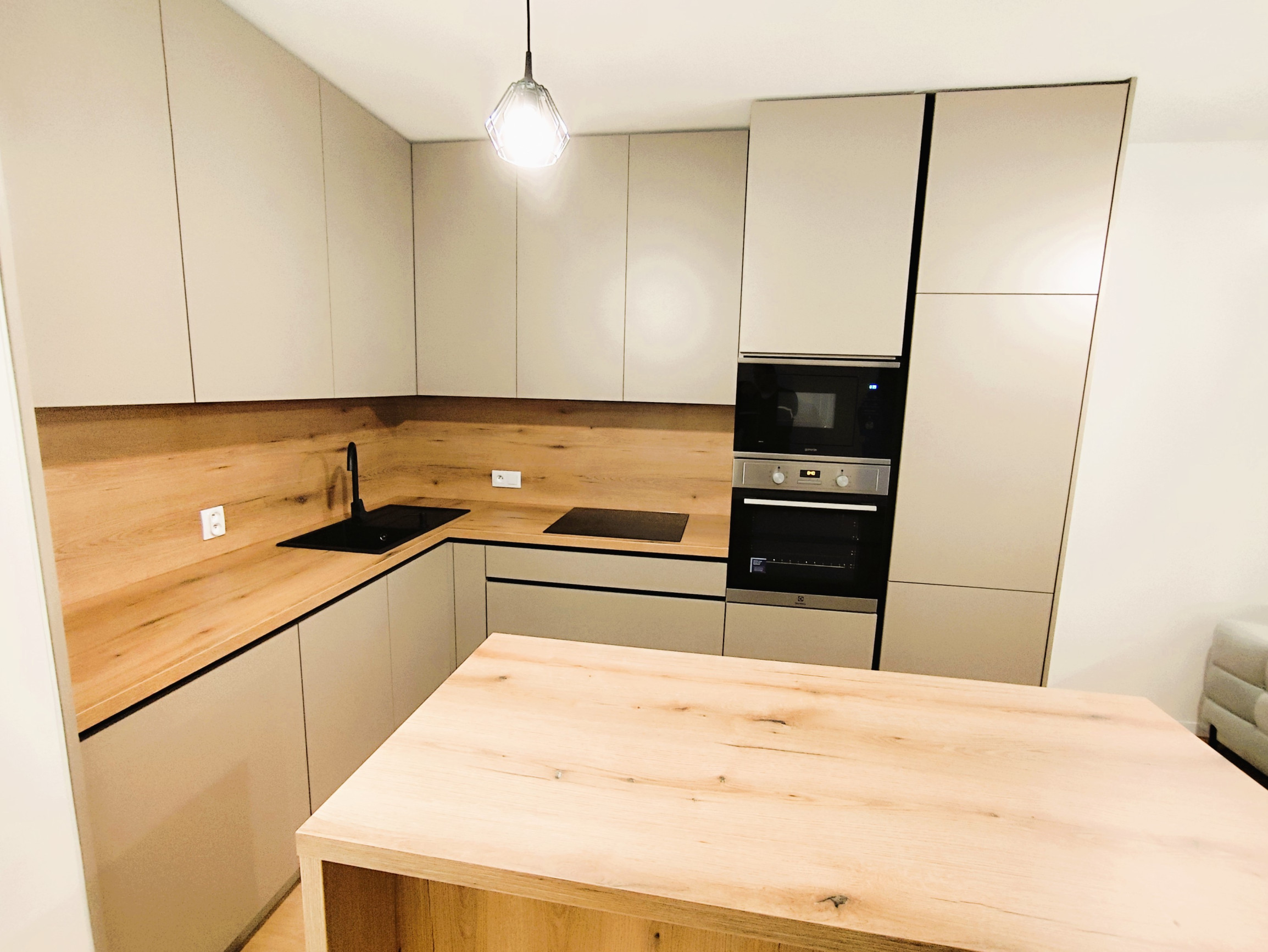 Na prenájom, 2i byt s balkónom v centre Zvolena, Kubániho