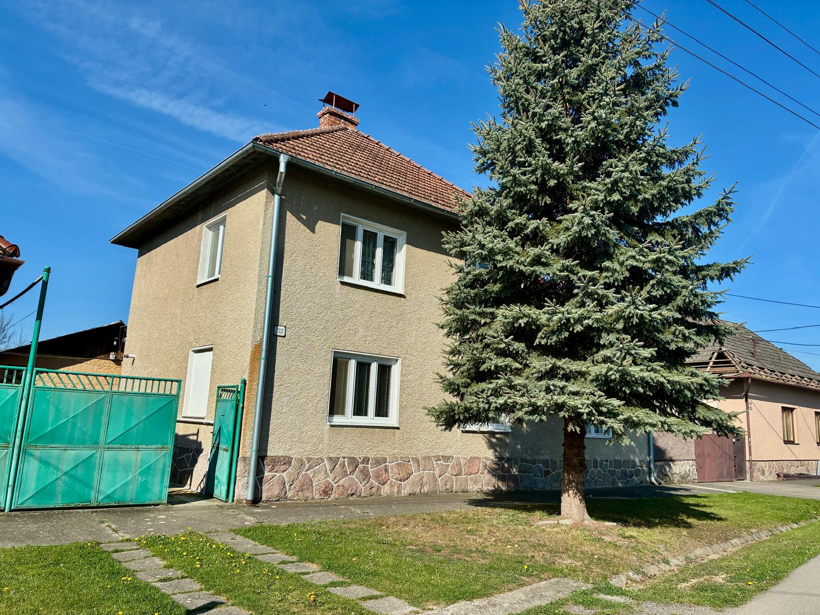 Dvojpodlažný rodinný dom Lovča