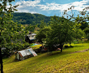 Na predaj rodinný dom s veľkým pozemkom – Vyhne, časť Peserany