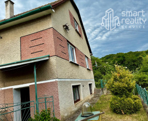 Na predaj rodinný dom s veľkým pozemkom – Vyhne, časť Peserany