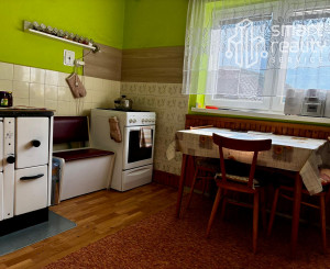 Na predaj rodinný dom s veľkým pozemkom – Vyhne, časť Peserany