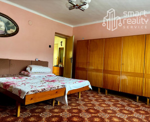 Na predaj rodinný dom s veľkým pozemkom – Vyhne, časť Peserany