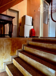 Na predaj rodinný dom s veľkým pozemkom – Vyhne, časť Peserany