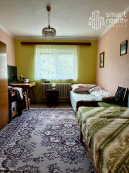 Na predaj rodinný dom s veľkým pozemkom – Vyhne, časť Peserany