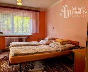 Na predaj rodinný dom s veľkým pozemkom – Vyhne, časť Peserany