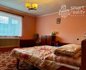 Na predaj rodinný dom s veľkým pozemkom – Vyhne, časť Peserany