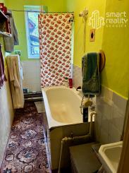 Na predaj rodinný dom s veľkým pozemkom – Vyhne, časť Peserany