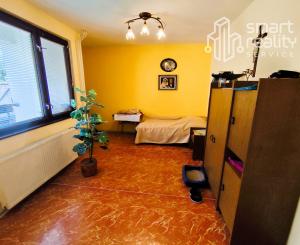 Na Predaj, Rodinný dom 240 m2, s 2 garážou, Hontianske Nemce