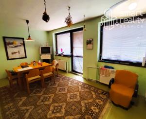 Na Predaj, Rodinný dom 240 m2, s 2 garážou, Hontianske Nemce