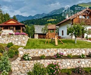 Na predaj rodinný dom s veľkým pozemkom – Vyhne, časť Peserany