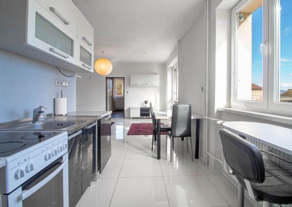 PREDANÉ  Na predaj 2 izb. byt, 62 m2 s pozemkom, Bakova Jama - Zvolen