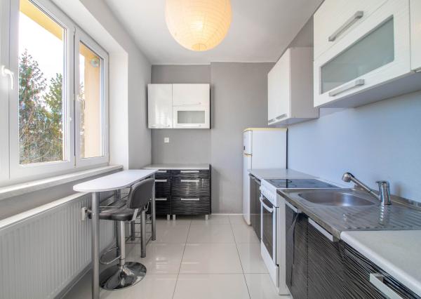 PREDANÉ  Na predaj 2 izb. byt, 62 m2 s pozemkom, Bakova Jama - Zvolen