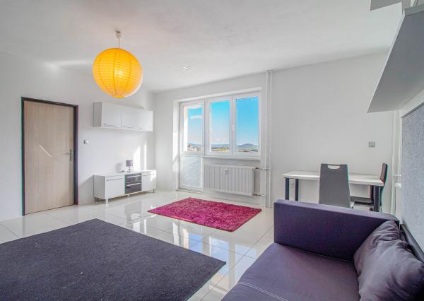 PREDANÉ  Na predaj 2 izb. byt, 62 m2 s pozemkom, Bakova Jama - Zvolen