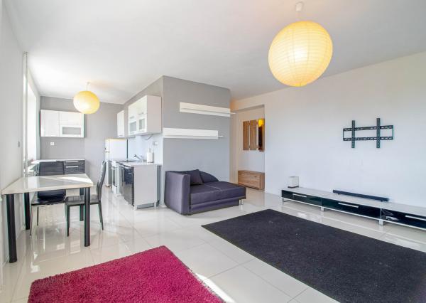 PREDANÉ  Na predaj 2 izb. byt, 62 m2 s pozemkom, Bakova Jama - Zvolen