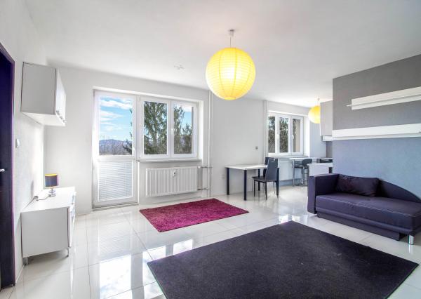 PREDANÉ  Na predaj 2 izb. byt, 62 m2 s pozemkom, Bakova Jama - Zvolen