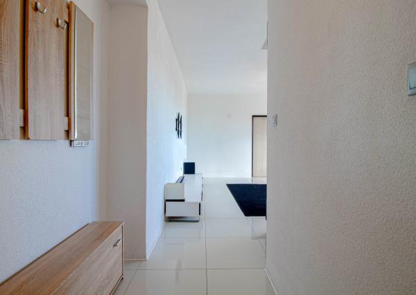 PREDANÉ  Na predaj 2 izb. byt, 62 m2 s pozemkom, Bakova Jama - Zvolen