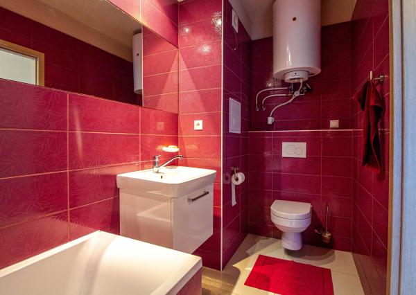 PREDANÉ  Na predaj 2 izb. byt, 62 m2 s pozemkom, Bakova Jama - Zvolen