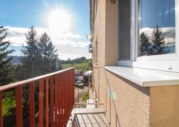 PREDANÉ  Na predaj 2 izb. byt, 62 m2 s pozemkom, Bakova Jama - Zvolen