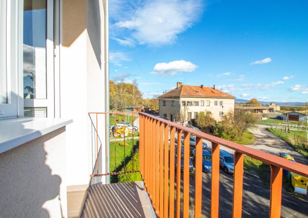 PREDANÉ  Na predaj 2 izb. byt, 62 m2 s pozemkom, Bakova Jama - Zvolen