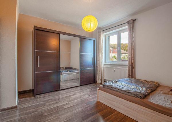 PREDANÉ  Na predaj 2 izb. byt, 62 m2 s pozemkom, Bakova Jama - Zvolen