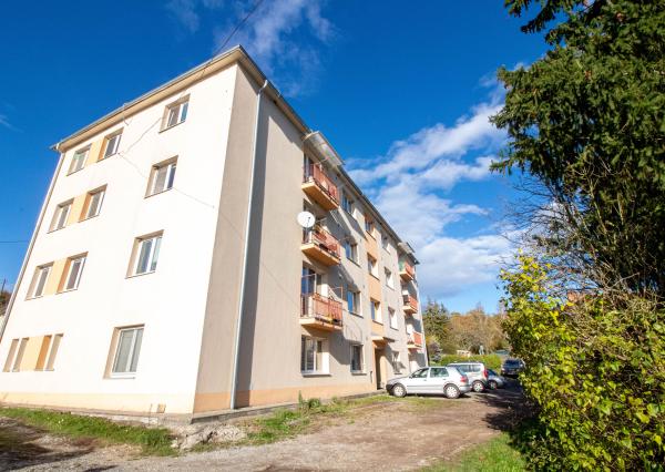 PREDANÉ  Na predaj 2 izb. byt, 62 m2 s pozemkom, Bakova Jama - Zvolen