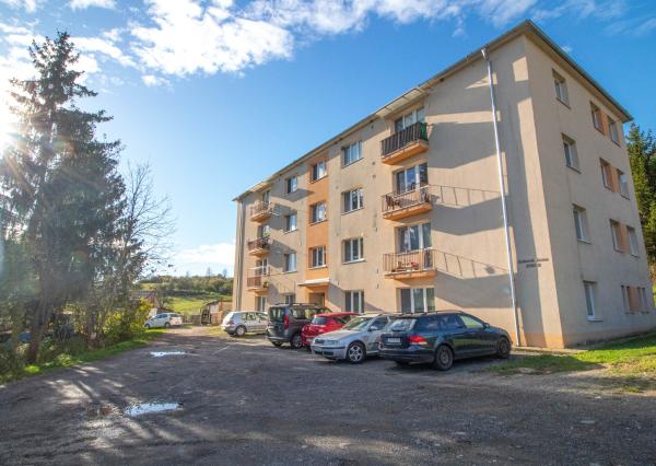 PREDANÉ  Na predaj 2 izb. byt, 62 m2 s pozemkom, Bakova Jama - Zvolen