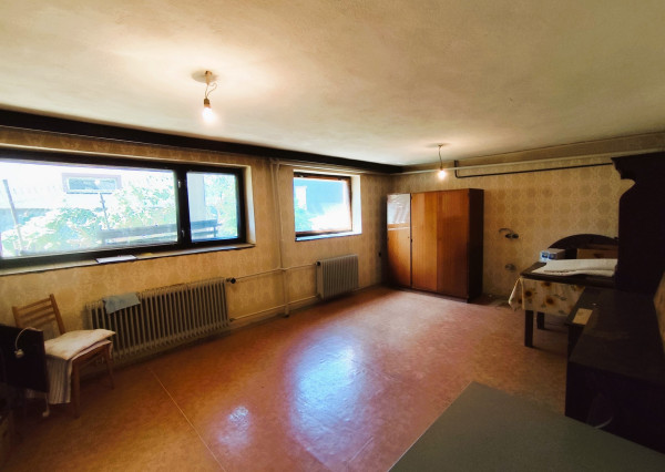 Na Predaj, Rodinný dom 240 m2, s 2 garážou, Hontianske Nemce