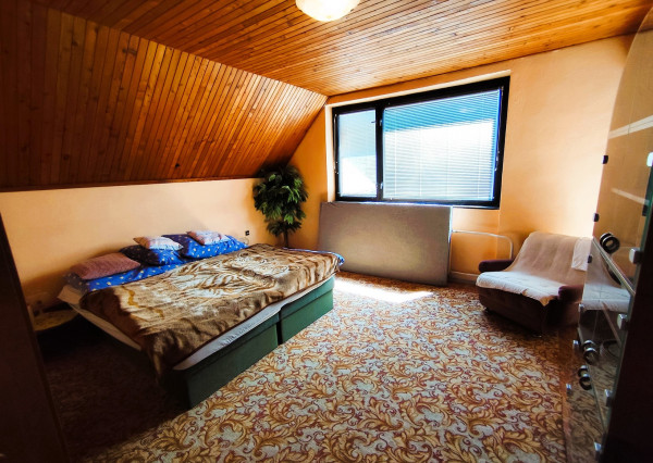 Na Predaj, Rodinný dom 240 m2, s 2 garážou, Hontianske Nemce