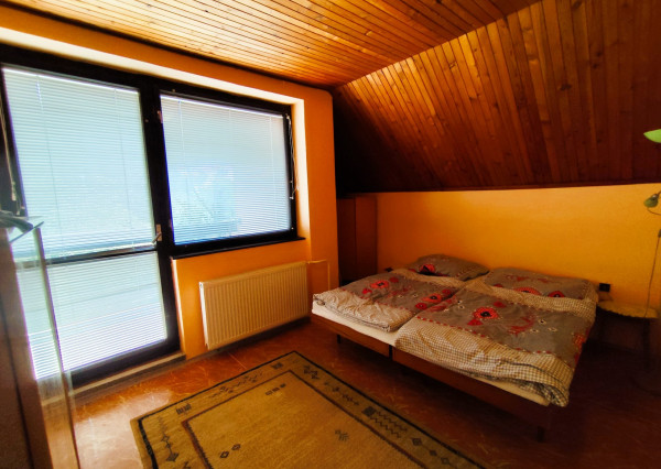 Na Predaj, Rodinný dom 240 m2, s 2 garážou, Hontianske Nemce