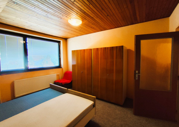 Na Predaj, Rodinný dom 240 m2, s 2 garážou, Hontianske Nemce