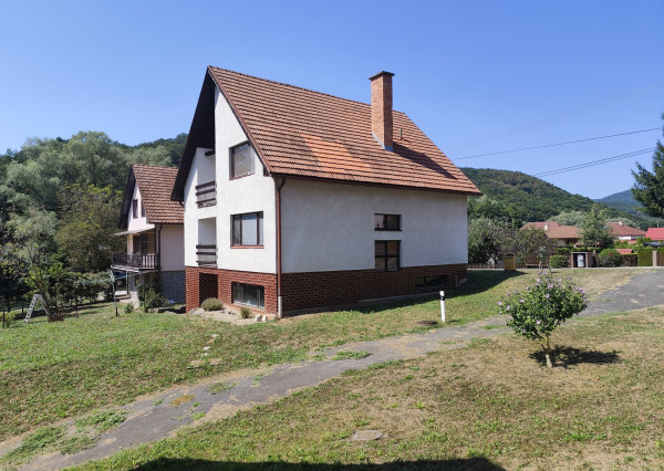 Na Predaj, Rodinný dom 240 m2, s 2 garážou, Hontianske Nemce