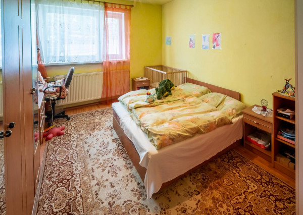 Na predaj, 4-6 izbový rodinný dom 160 m2, Zvolen - Neresnica