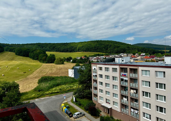 Na predaj 3i byt Cinobaňa, 2x balkón