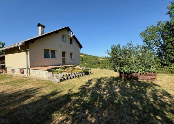 Na predaj dvojpodlažný rodinný dom, Štiavnické Bane