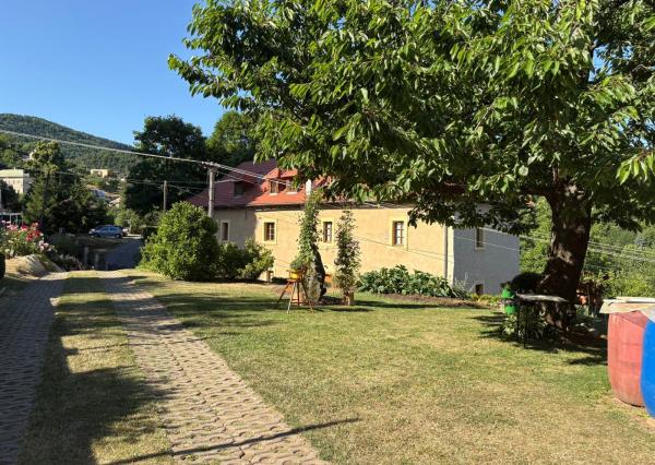 Na predaj dvojpodlažný rodinný dom, Štiavnické Bane