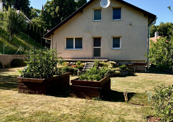 Na predaj dvojpodlažný rodinný dom, Štiavnické Bane