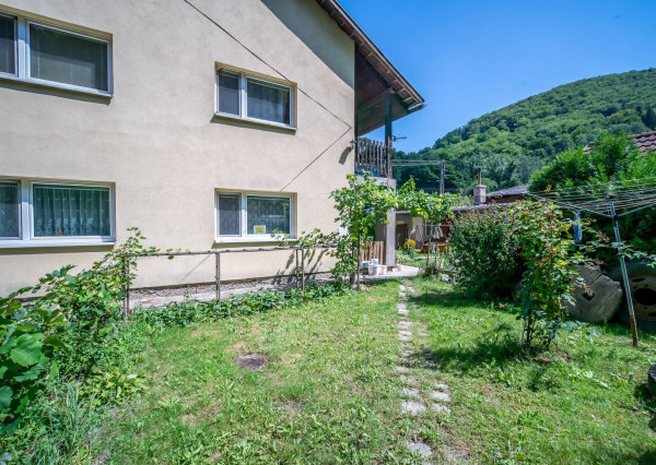 Na predaj, 4-6 izbový rodinný dom 160 m2, Zvolen - Neresnica