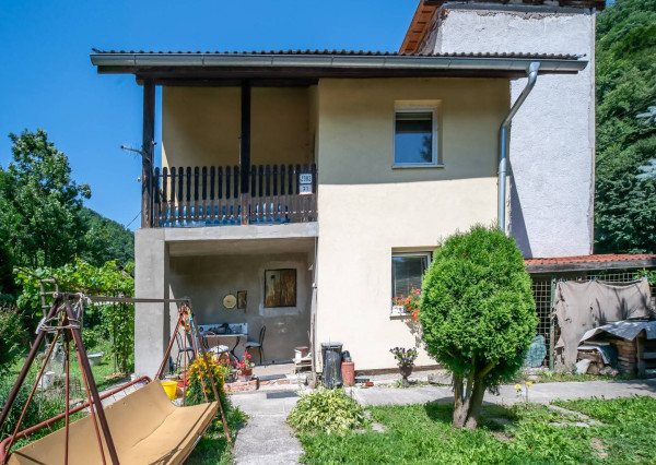 Na predaj, 4-6 izbový rodinný dom 160 m2, Zvolen - Neresnica