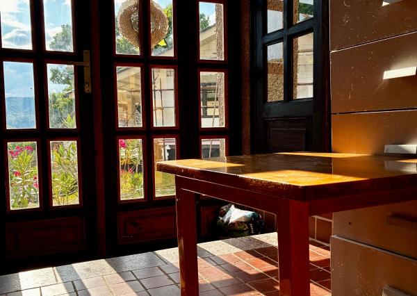 Na predaj rodinný dom s veľkým pozemkom – Vyhne, časť Peserany