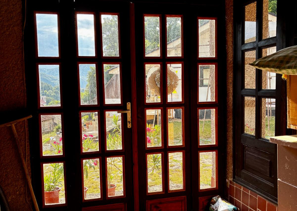 Na predaj rodinný dom s veľkým pozemkom – Vyhne, časť Peserany