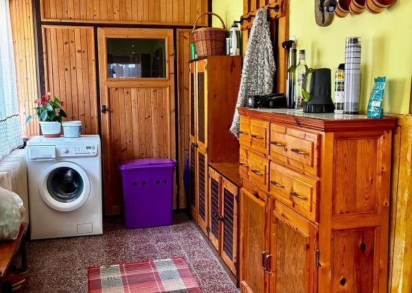 Na predaj rodinný dom s veľkým pozemkom – Vyhne, časť Peserany