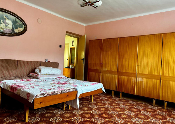 Na predaj rodinný dom s veľkým pozemkom – Vyhne, časť Peserany