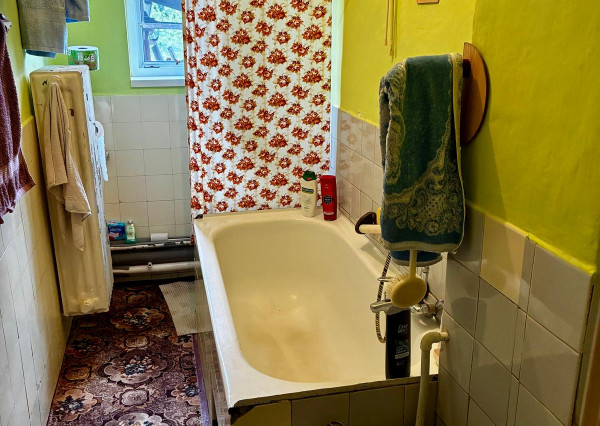 Na predaj rodinný dom s veľkým pozemkom – Vyhne, časť Peserany