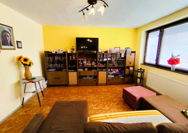 Na Predaj, Rodinný dom 240 m2, s 2 garážou, Hontianske Nemce