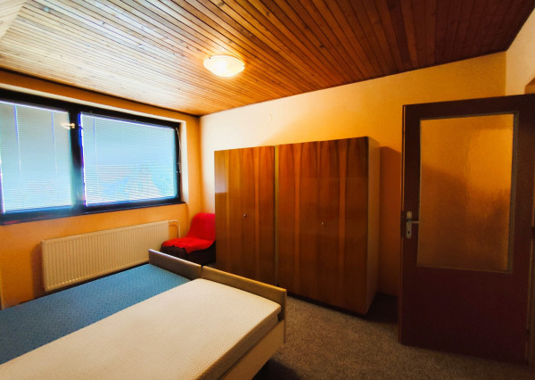 Na Predaj, Rodinný dom 240 m2, s 2 garážou, Hontianske Nemce