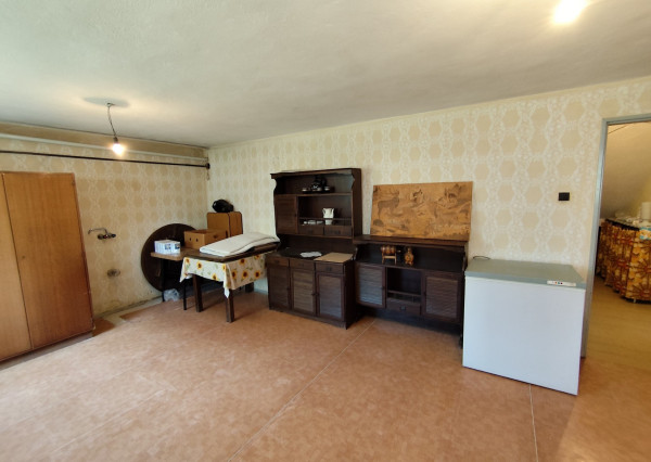 Na Predaj, Rodinný dom 240 m2, s 2 garážou, Hontianske Nemce