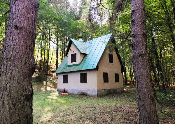 Na Predaj, Chalupa na samote, 70 m2, 12 km od Zvolena